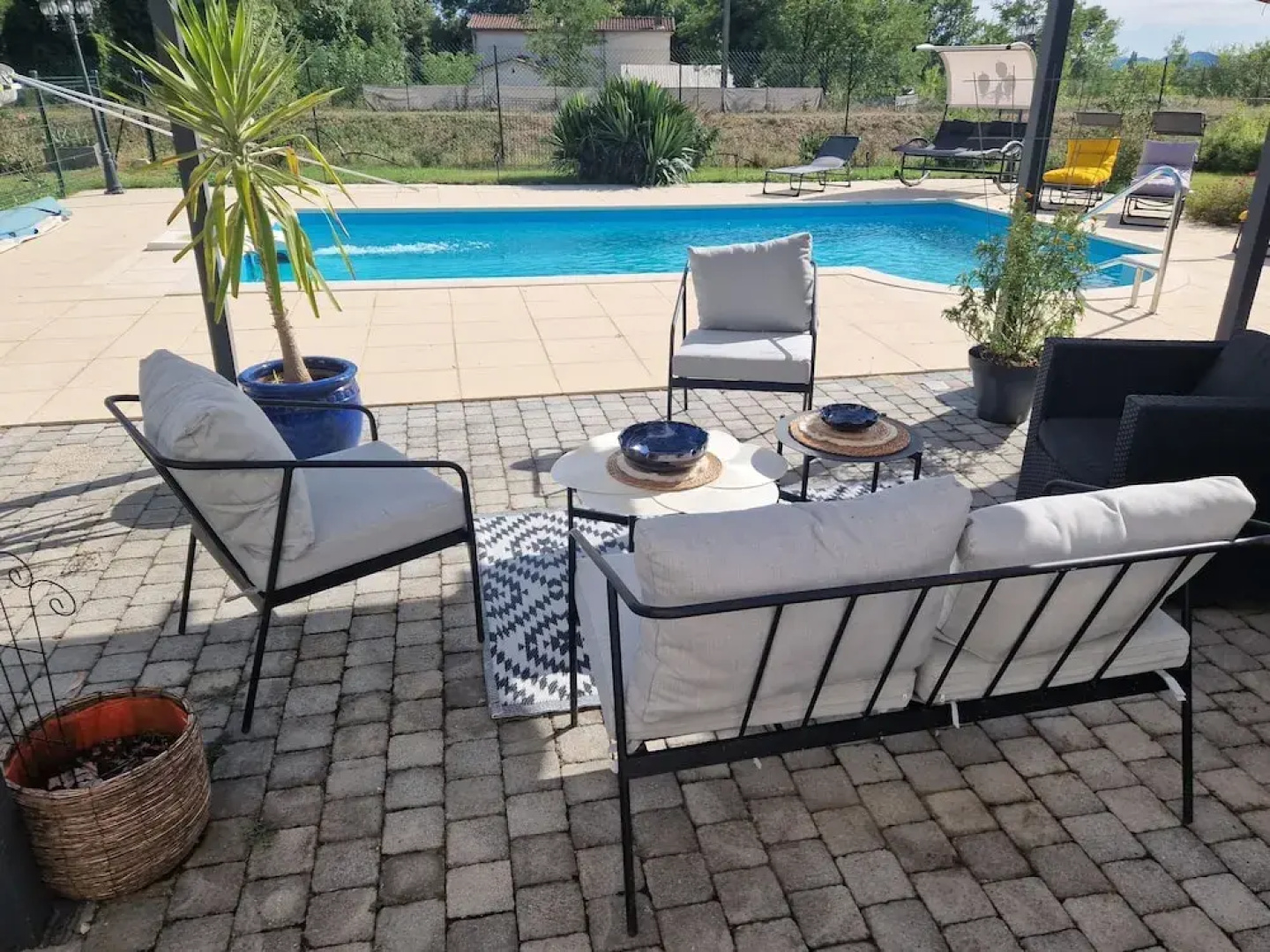 Apartment With Swimming Pool, Wifi