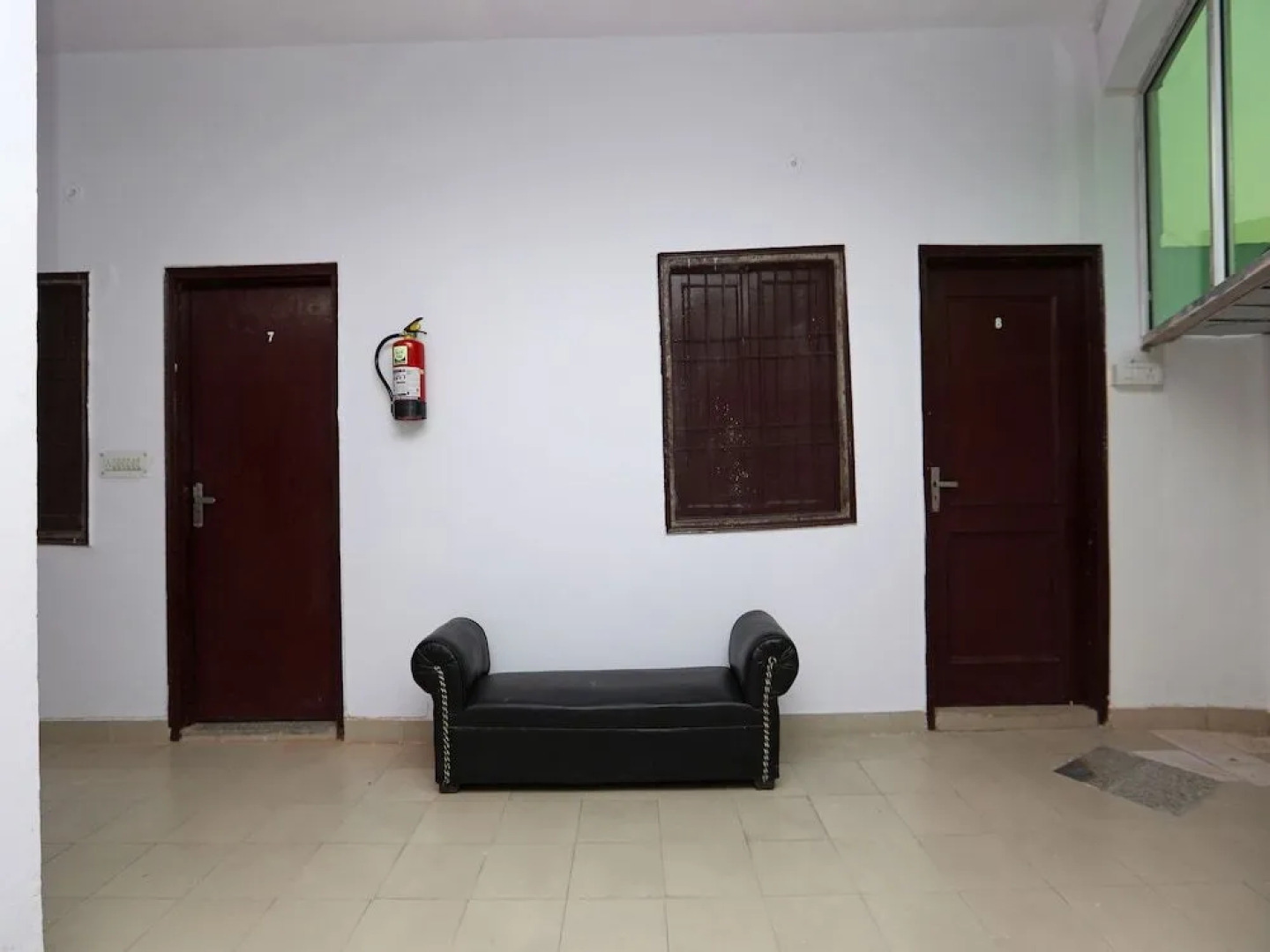 OYO 36700 Moonlight Residency