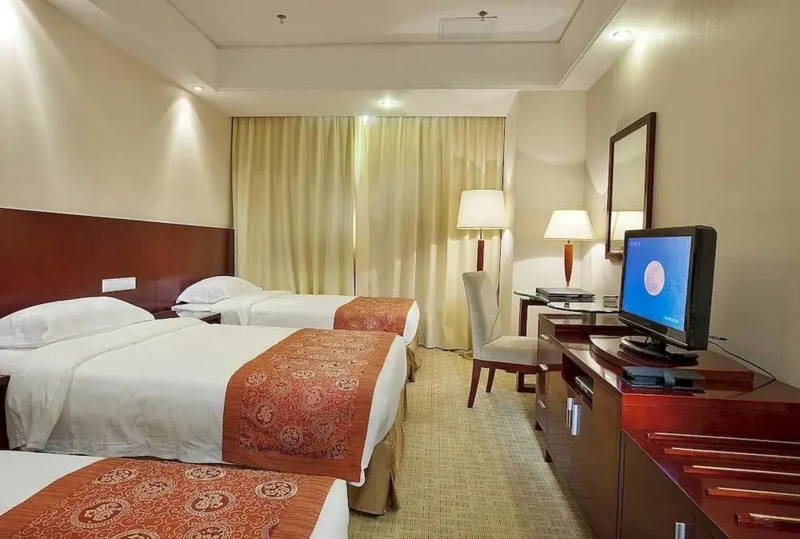 Chengde Tianbao Hotel