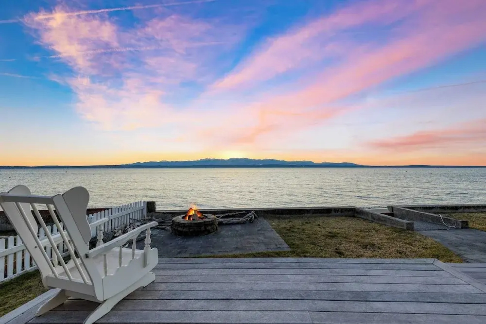 Waterfront 4bdr w Deck Stunning Views Fire Pit Cedar Street by Avantstay