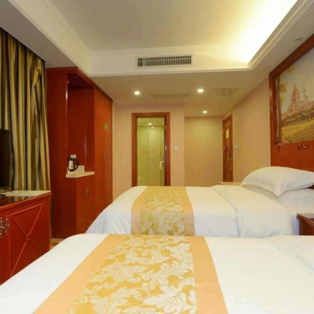 Vienna Hotel Guigang Central Square