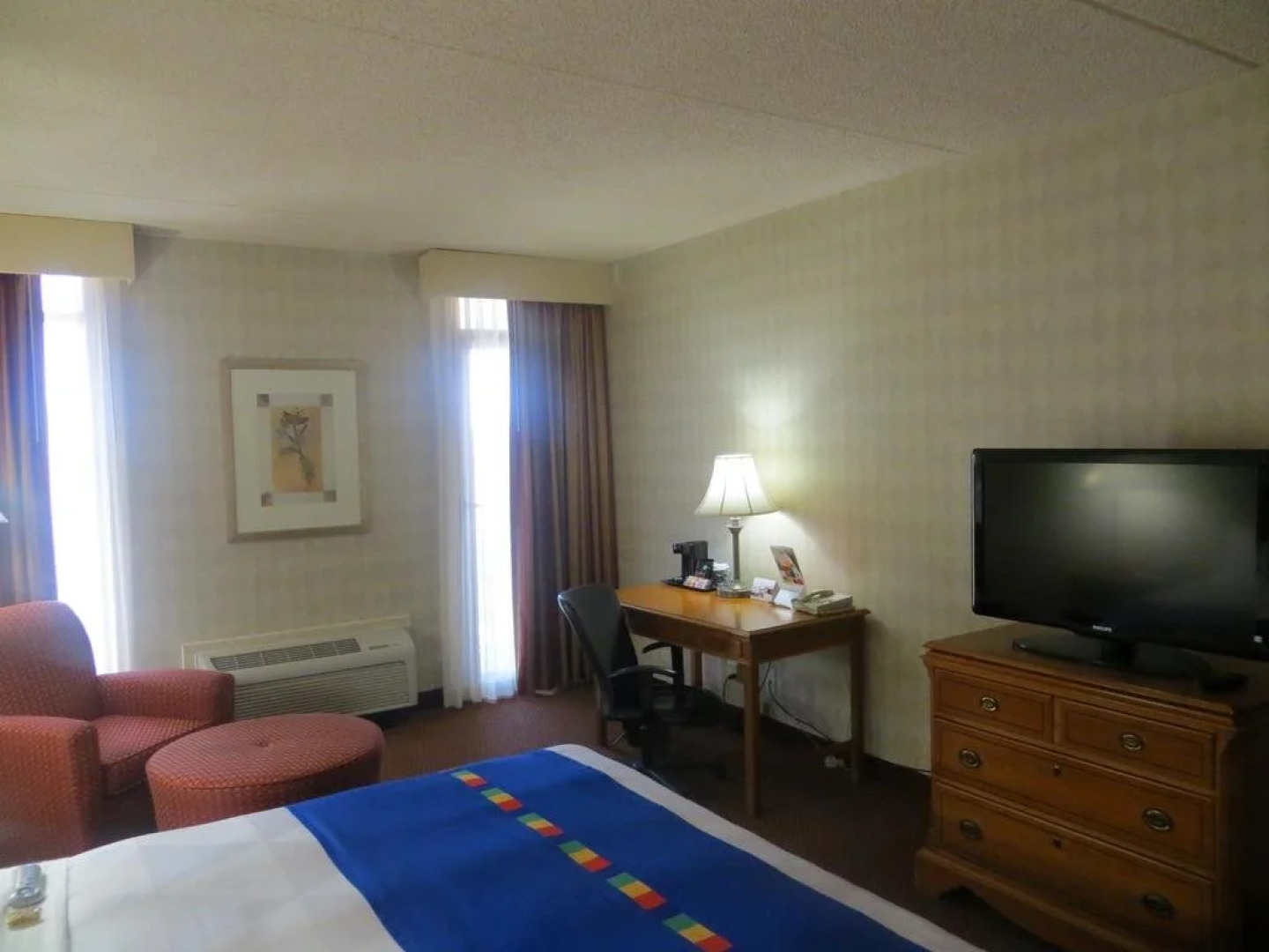 Love Field Hotel and Suites