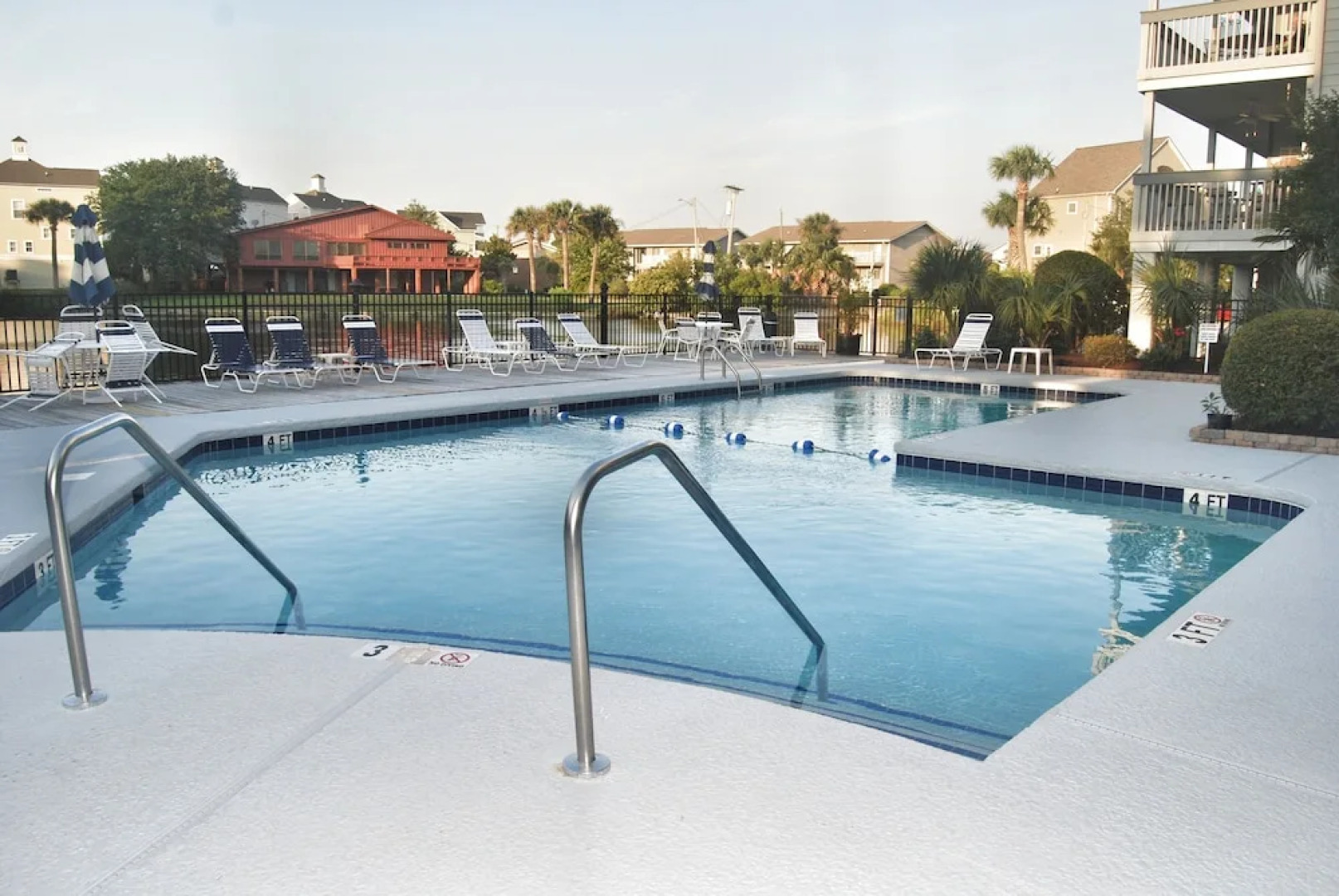 Hermitage 1g 2 Bedroom Condo by RedAwning