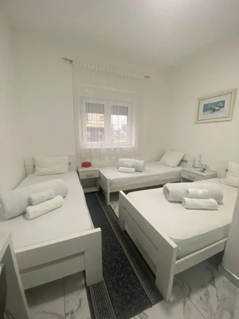 Plavi restoran, Loznica