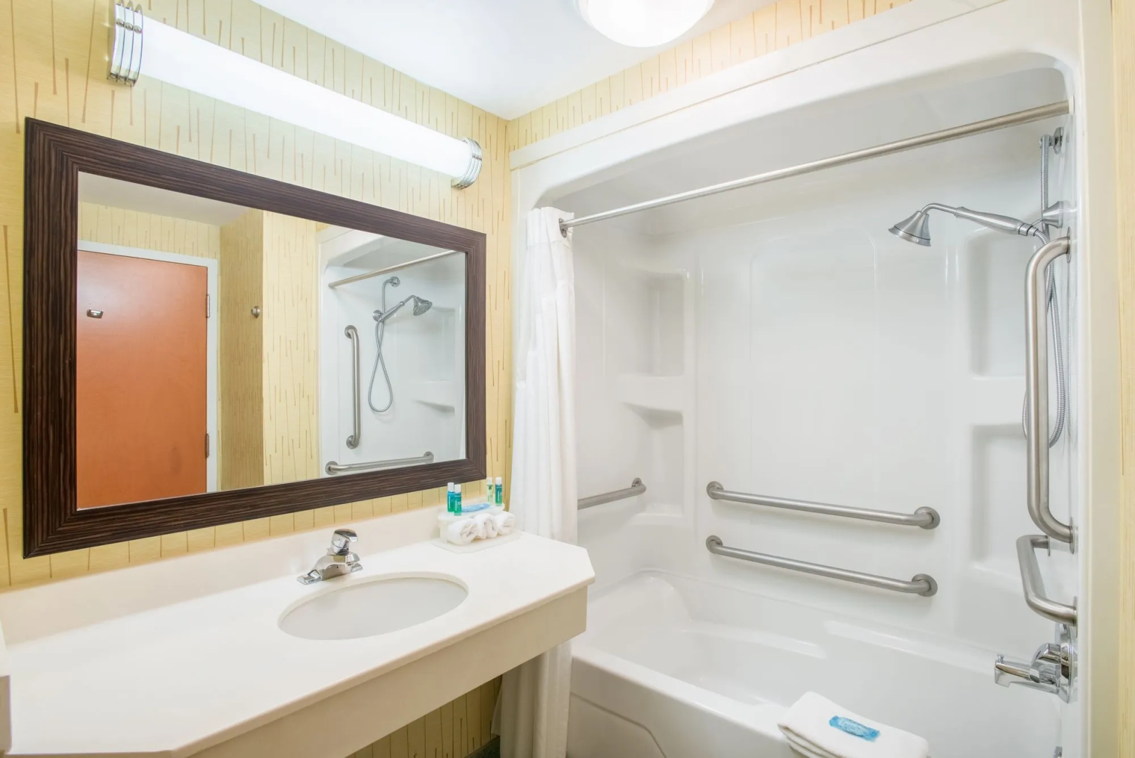 Holiday Inn Express Hotel & Suites Brattleboro by IHG