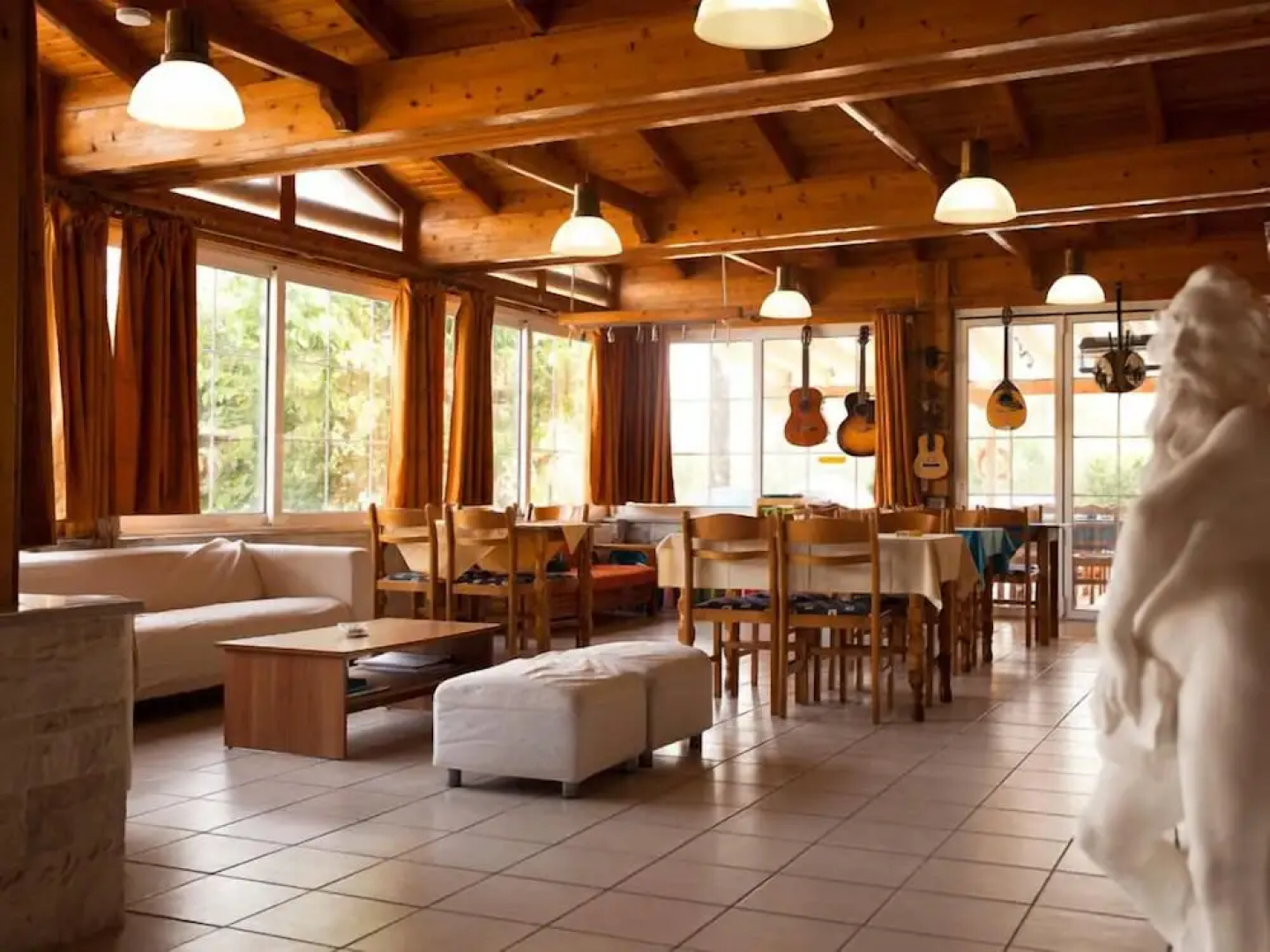 Saron Hotel