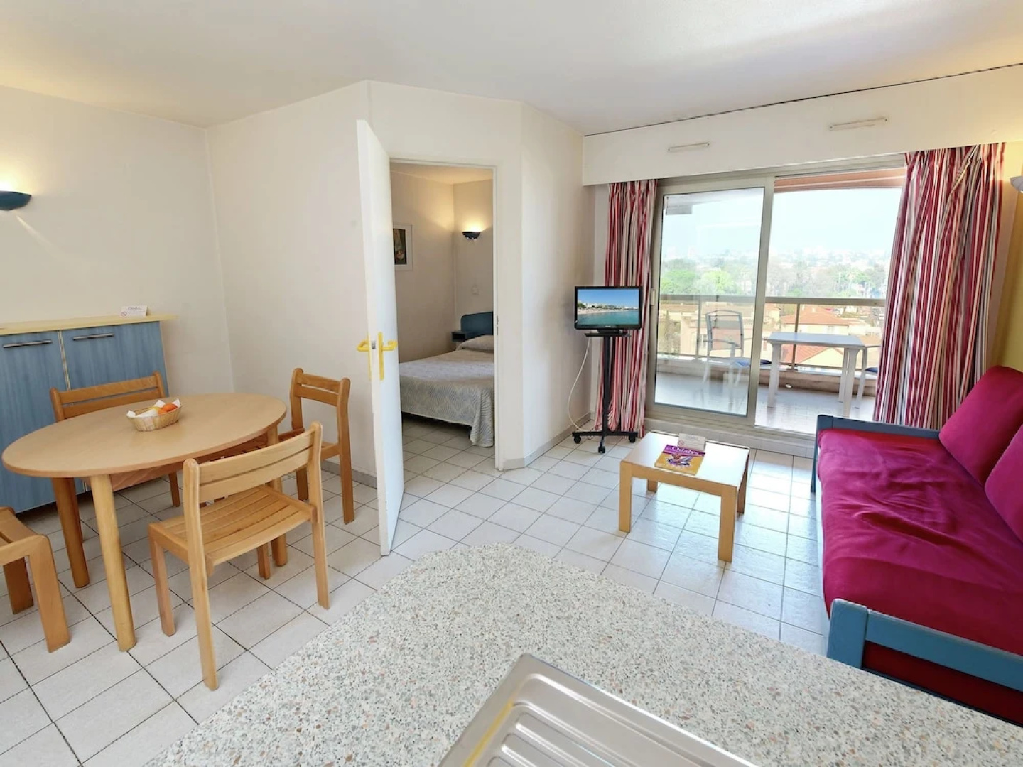 Studio 300 Meters Away From the Lively Beach of Golfe-juan