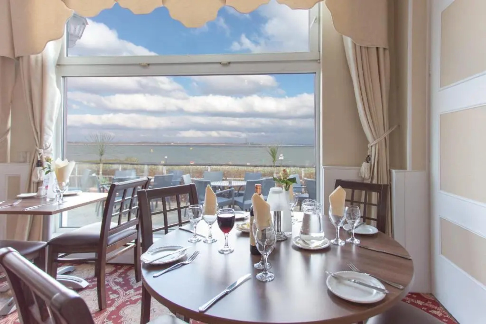 Отель New Holmwood