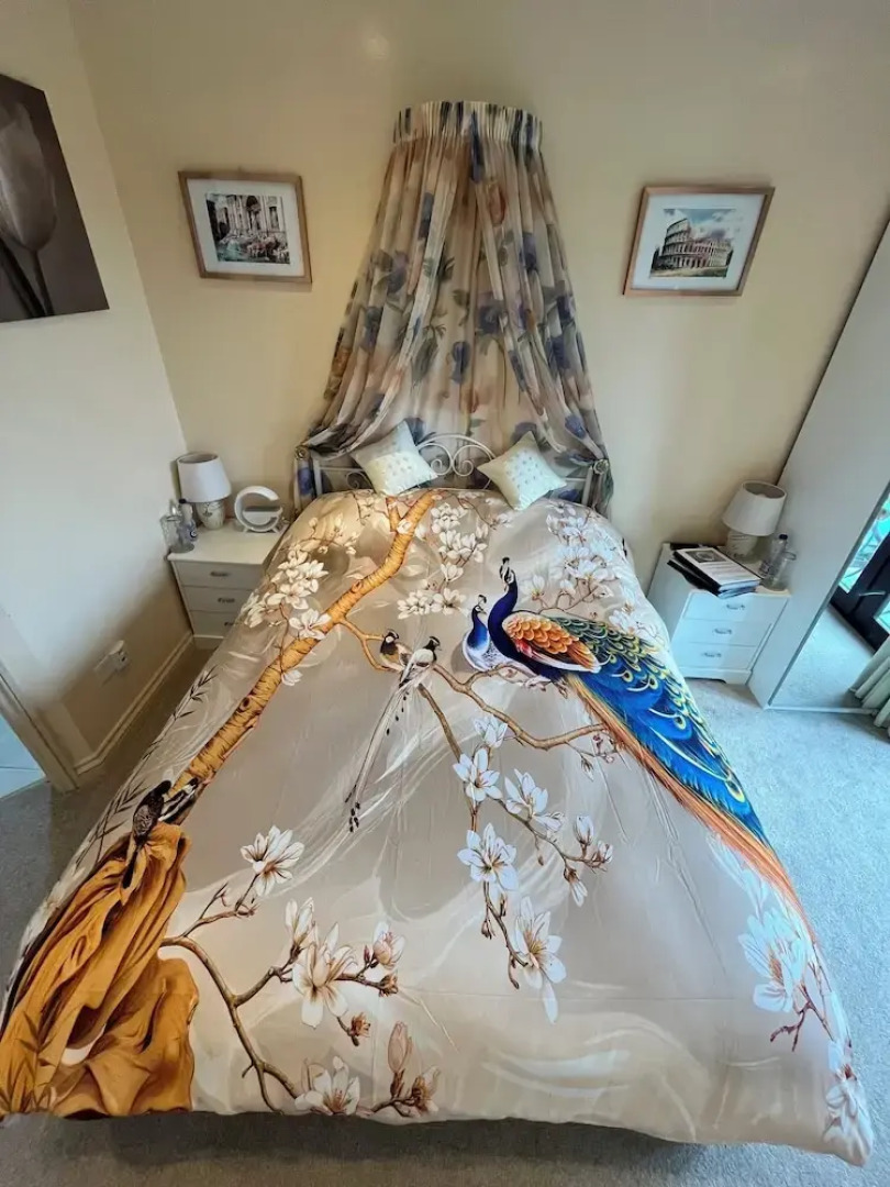 WILLOW RIDGE - a large country house with 3 rental rooms