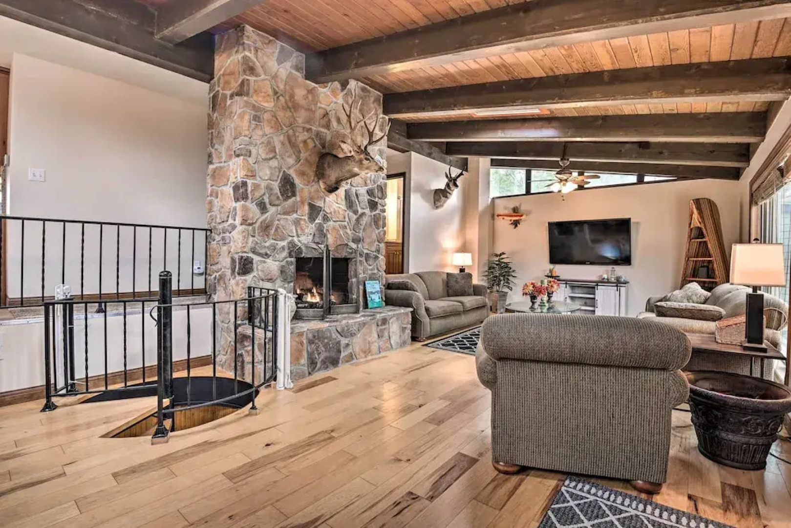 Indian Lake Retreat w/ Wet Bar & Covered Deck