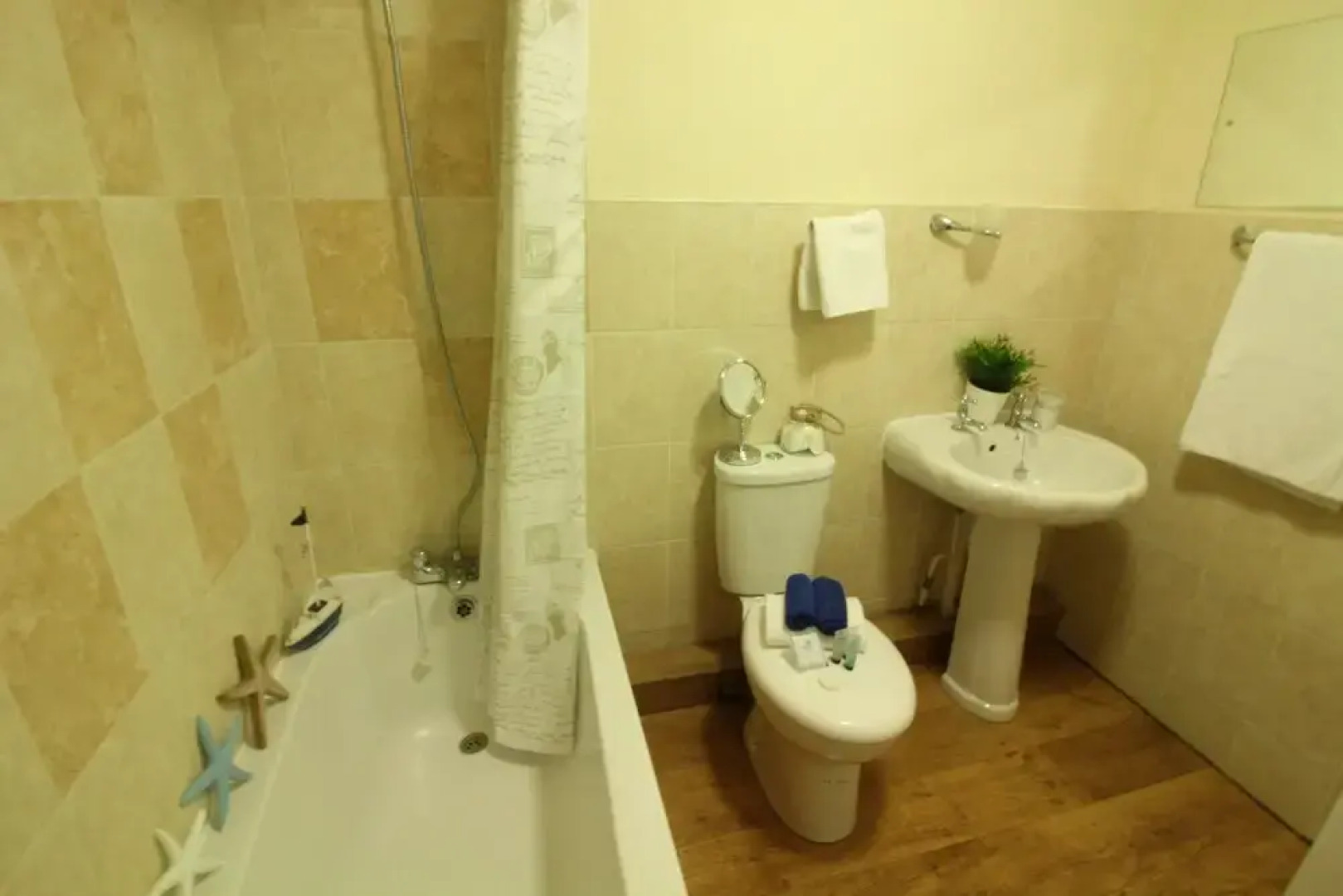 Roomtel Riverside Suites