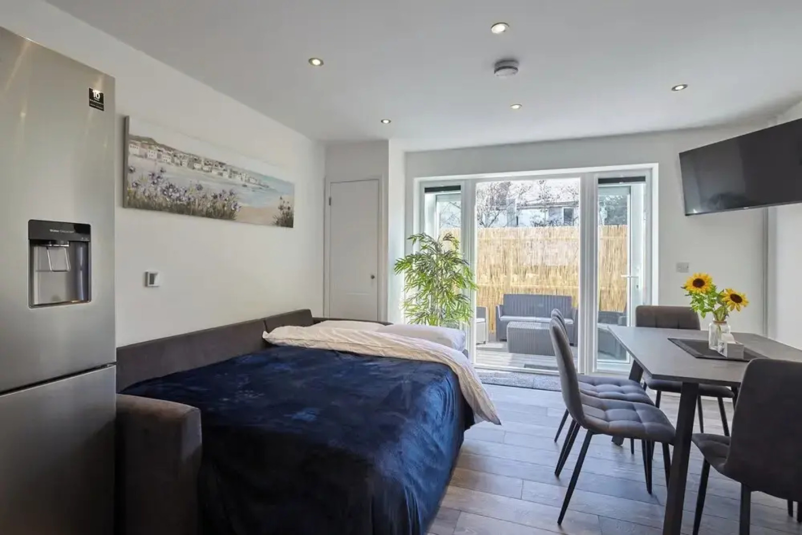 2022 Modern Home In Central Hayle With Parking