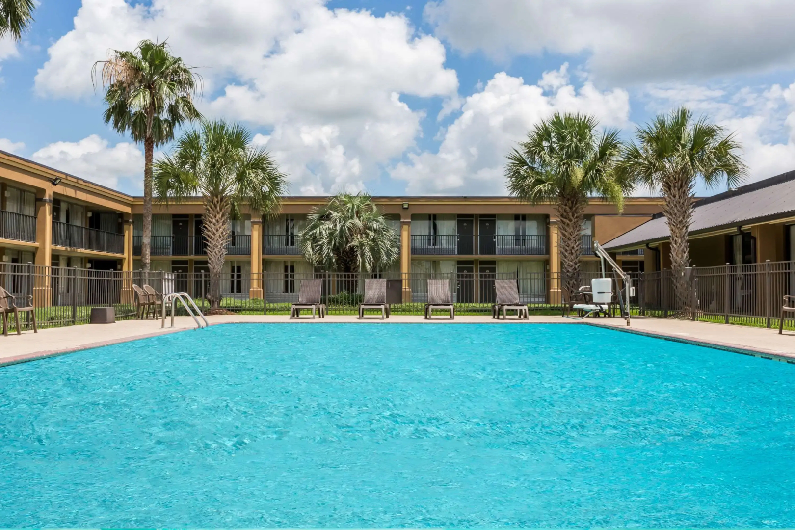 Days Inn & Suites by Wyndham Jennings