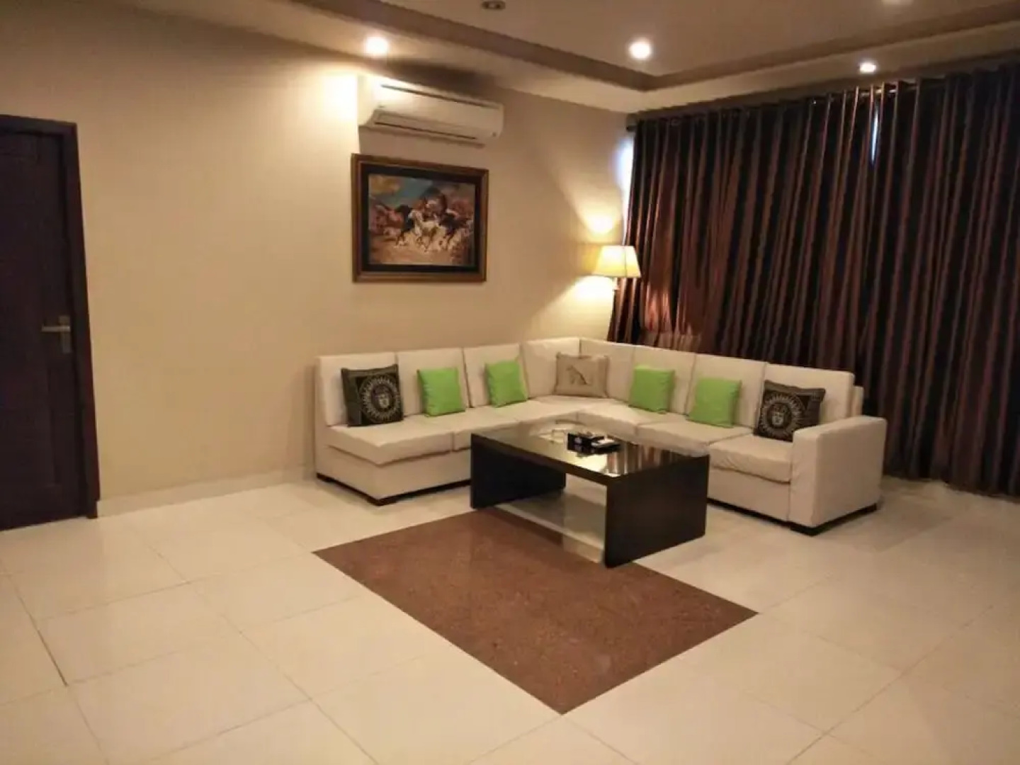 Grand Regent Hotel & Suites