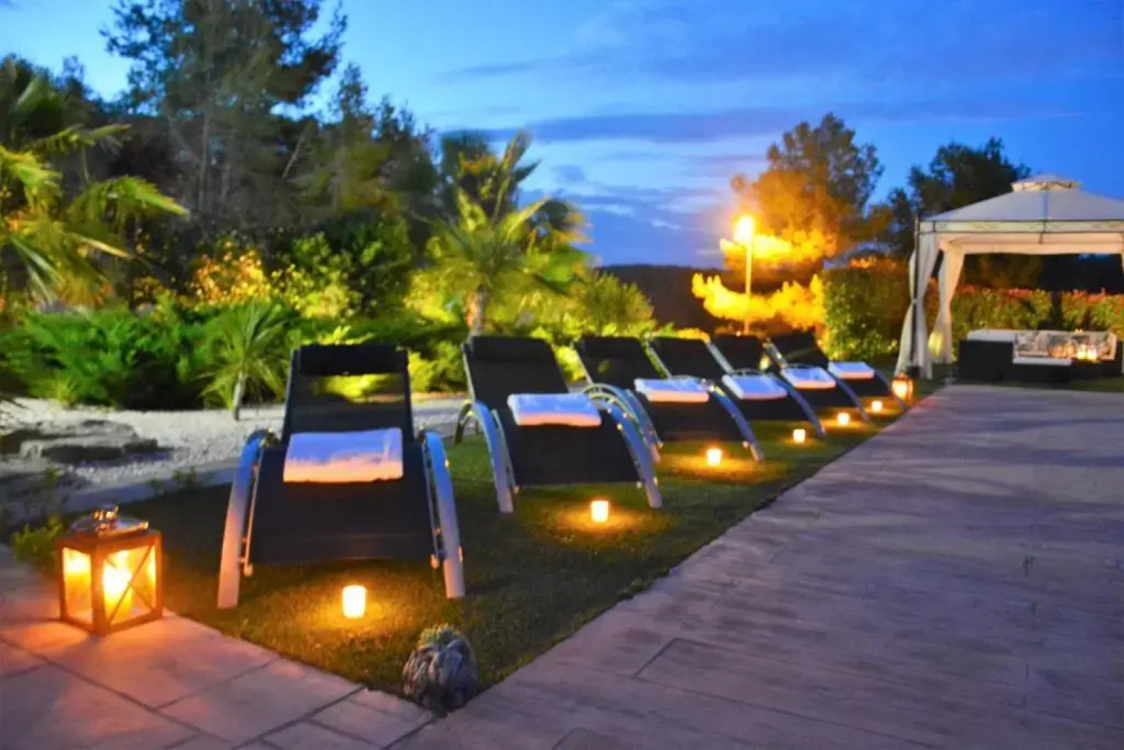 Villa Sitges La Calma 10 minutes drive Sitges 2 minutes walk Garraf Park AC