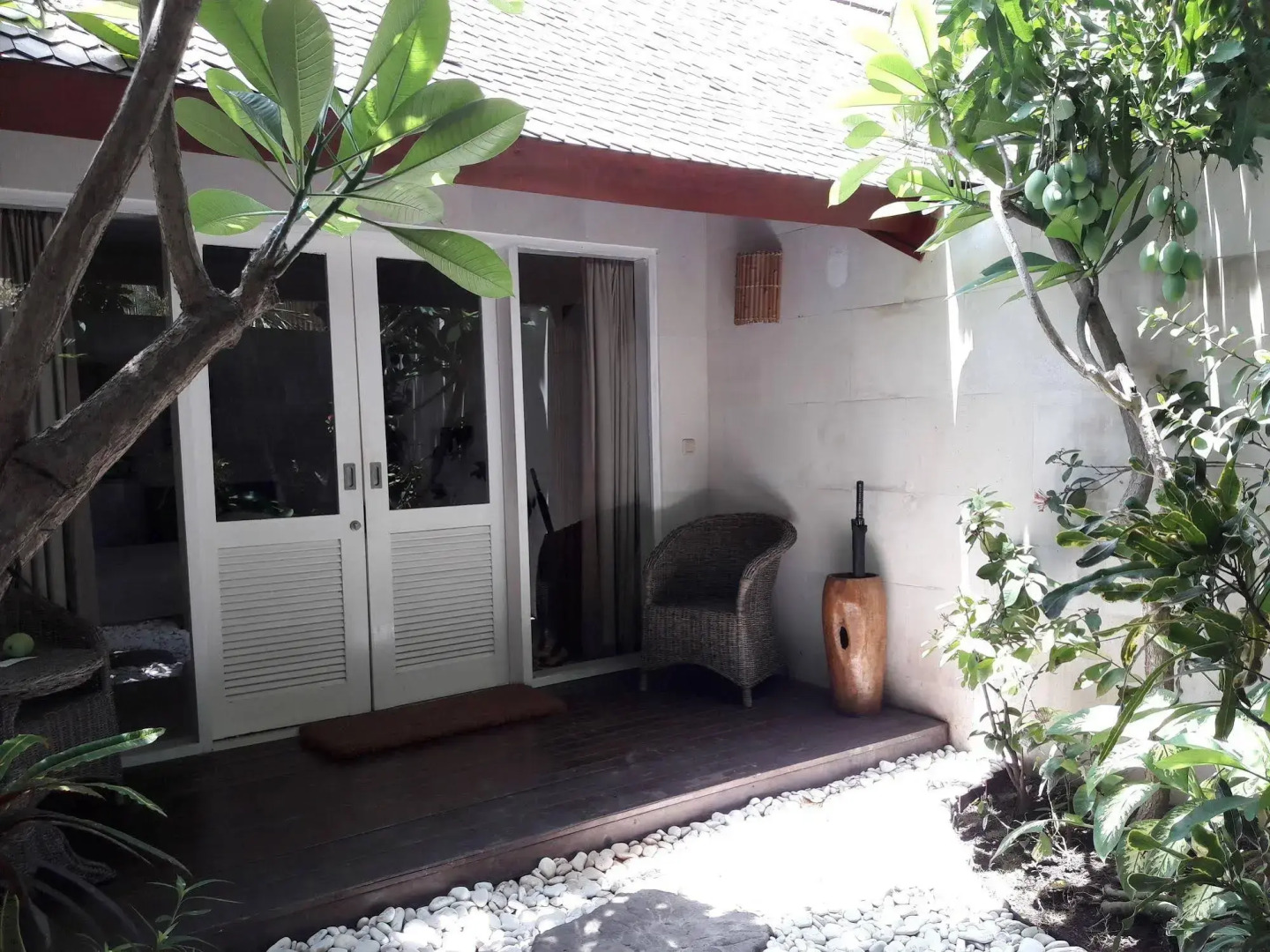 Scallywags Mango Motel