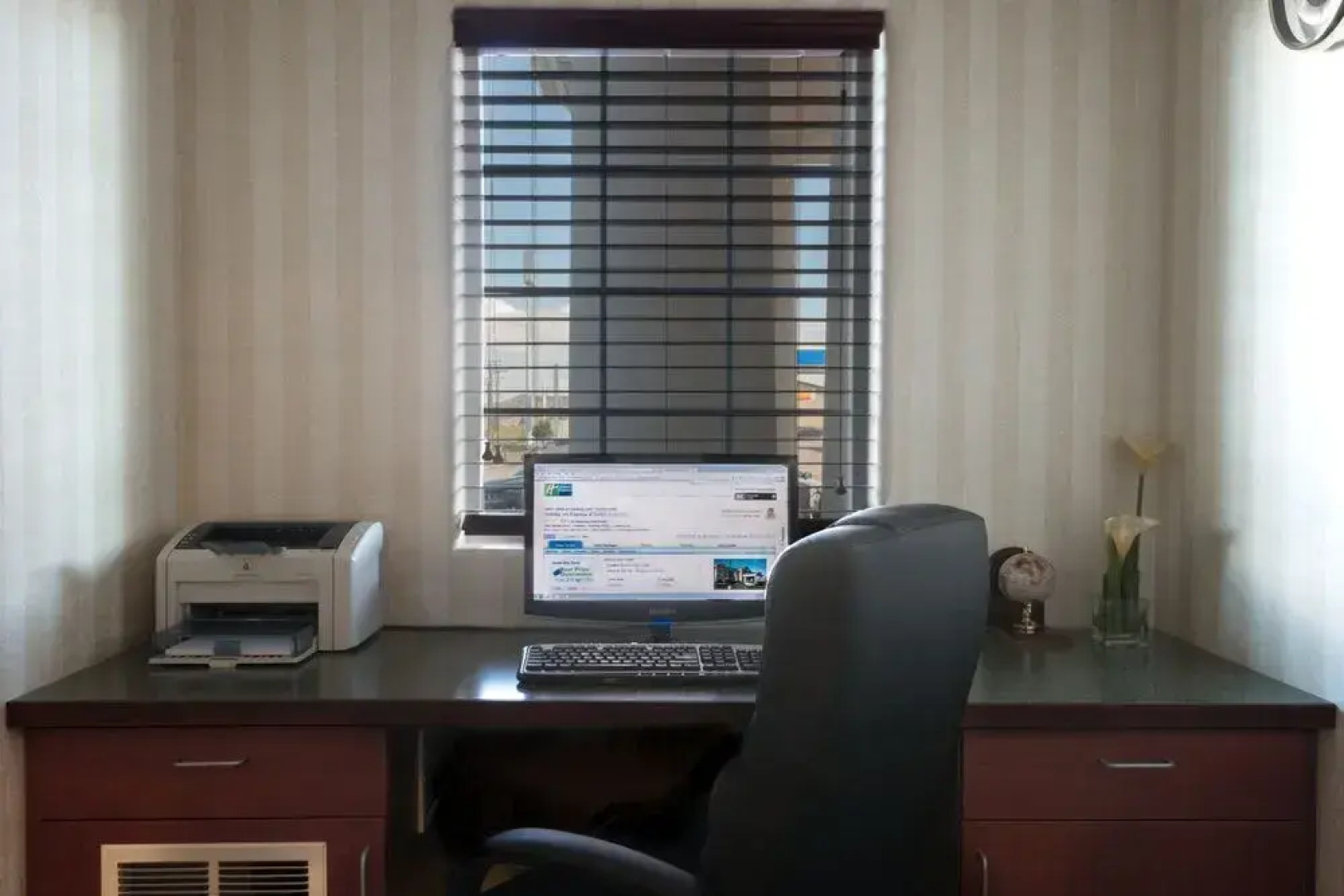 Holiday Inn Express & Suites Evanston