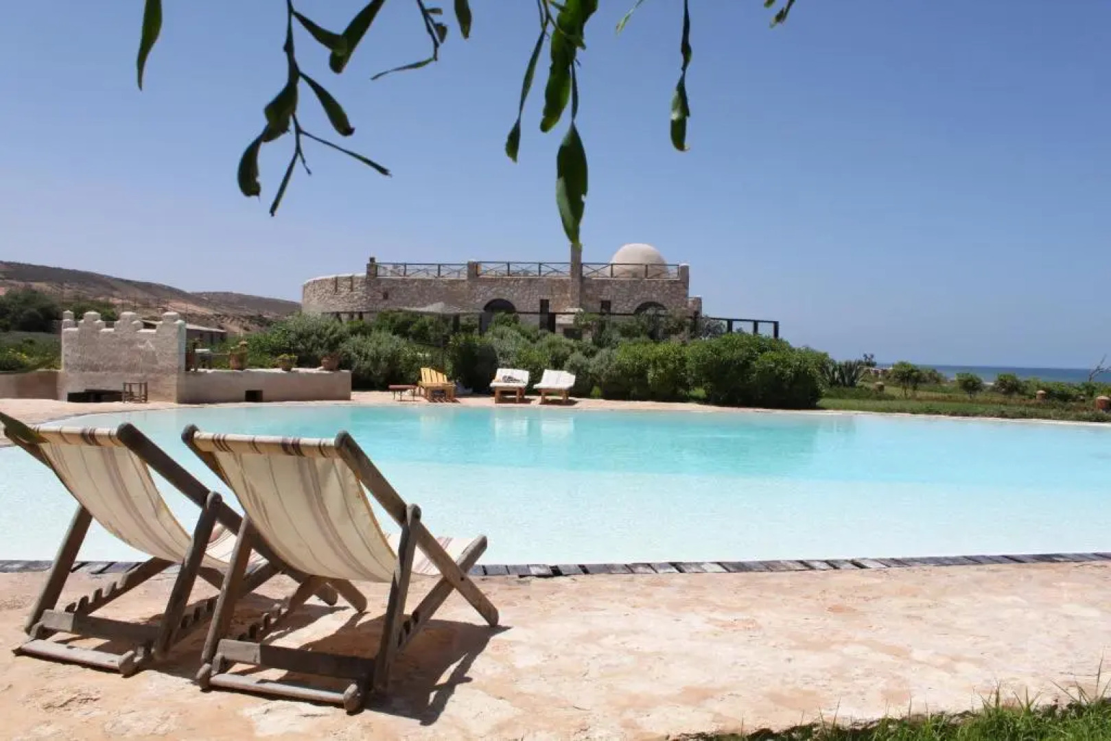 Dar Danse The Bubble On The Beach