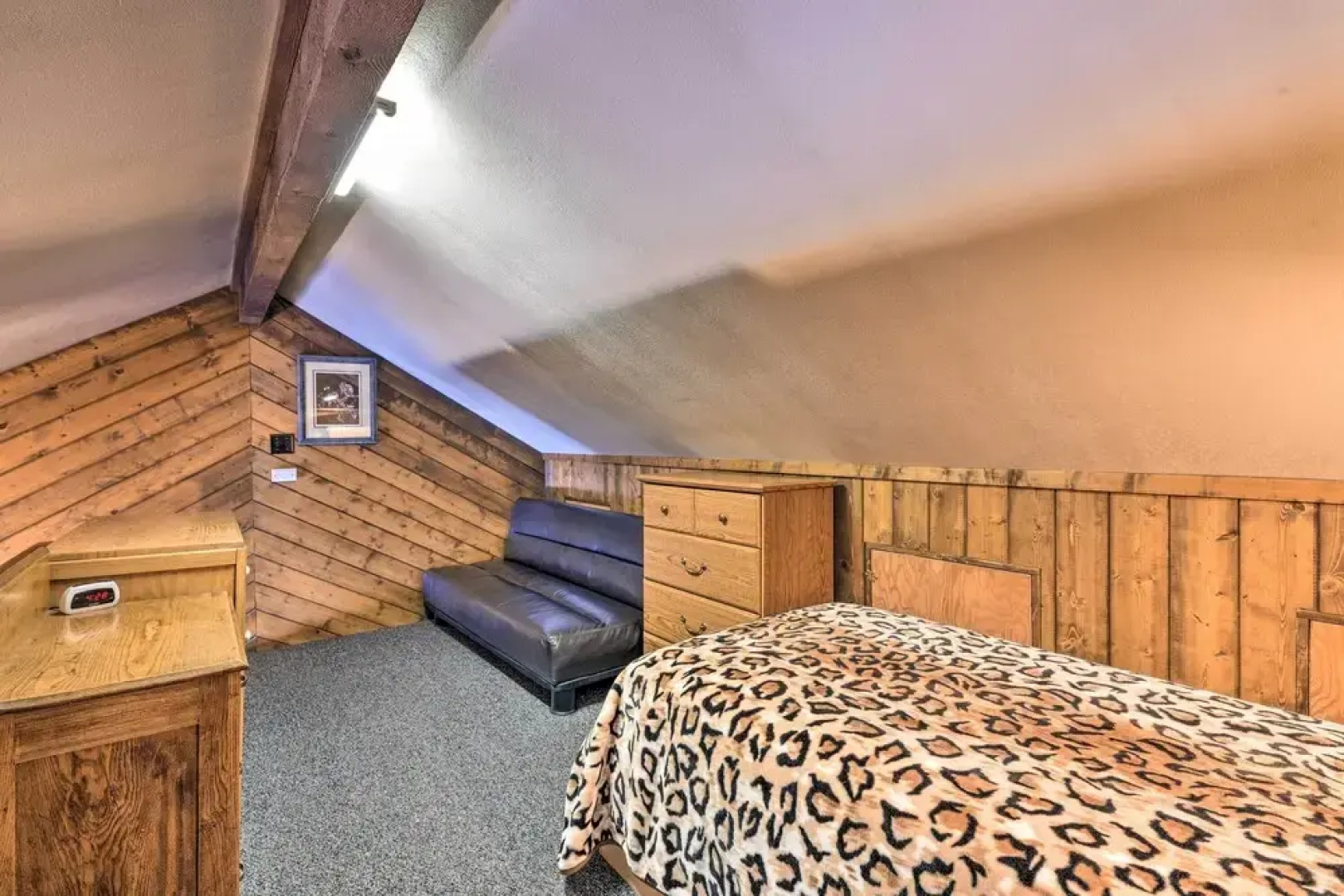 Cozy Log Cabin Escape In the Heart of Creede!