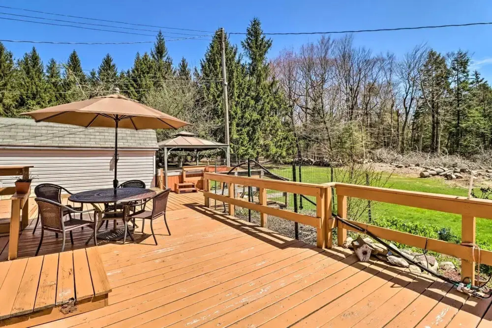 3 Mi to Lake: Spacious Tobyhanna Home & Guest Home