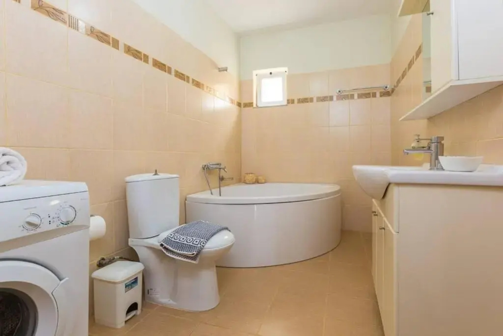 Eva home, 200m from the sea!