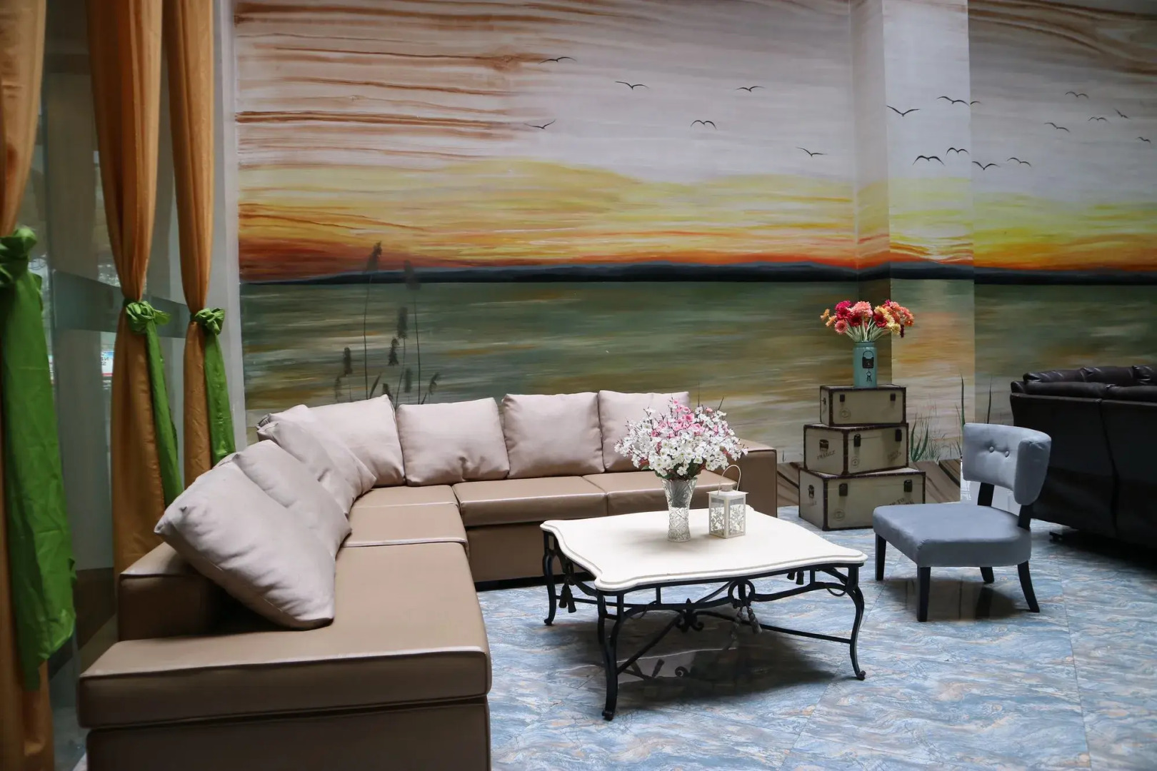 Paragon Hotel and Suites