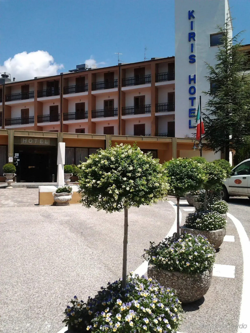 Kiris Hotel