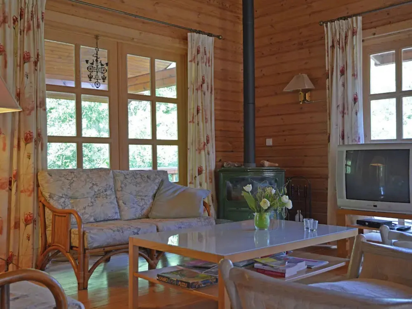 Chalet With Pool in Quiet Rural Setting, Near Regional Park in the Lot