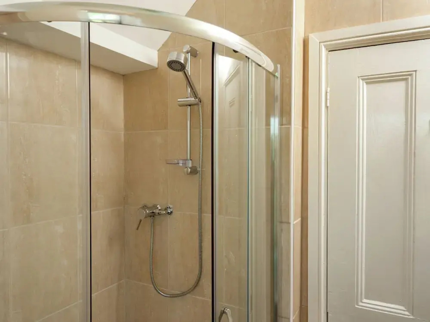 Characteristic House With Large Garden, Near the City Center of Hay-on-wye