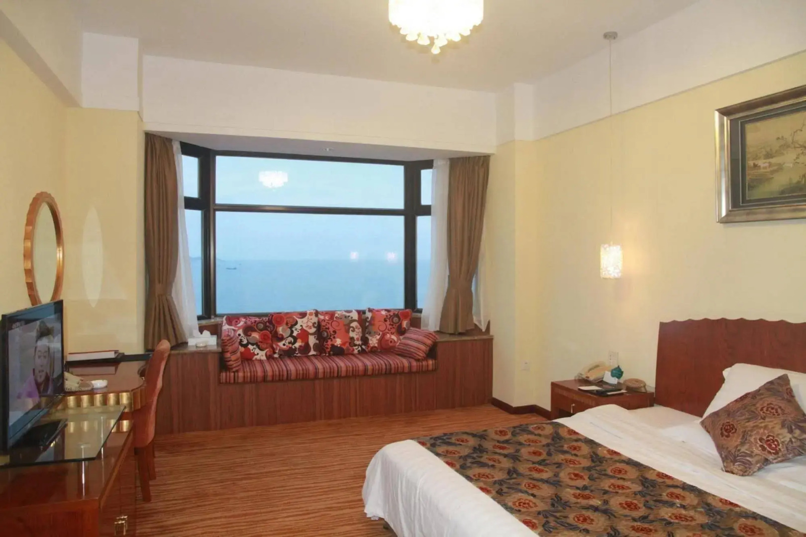 Hongkou Business Hotel