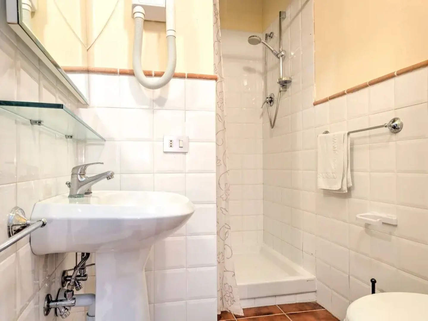 Beautiful Farmhouse in San Vivaldo with Swimming Pool