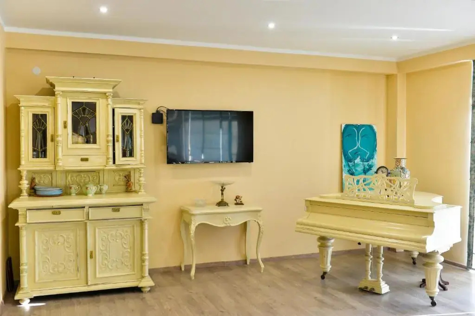 Four Seasons Riverside