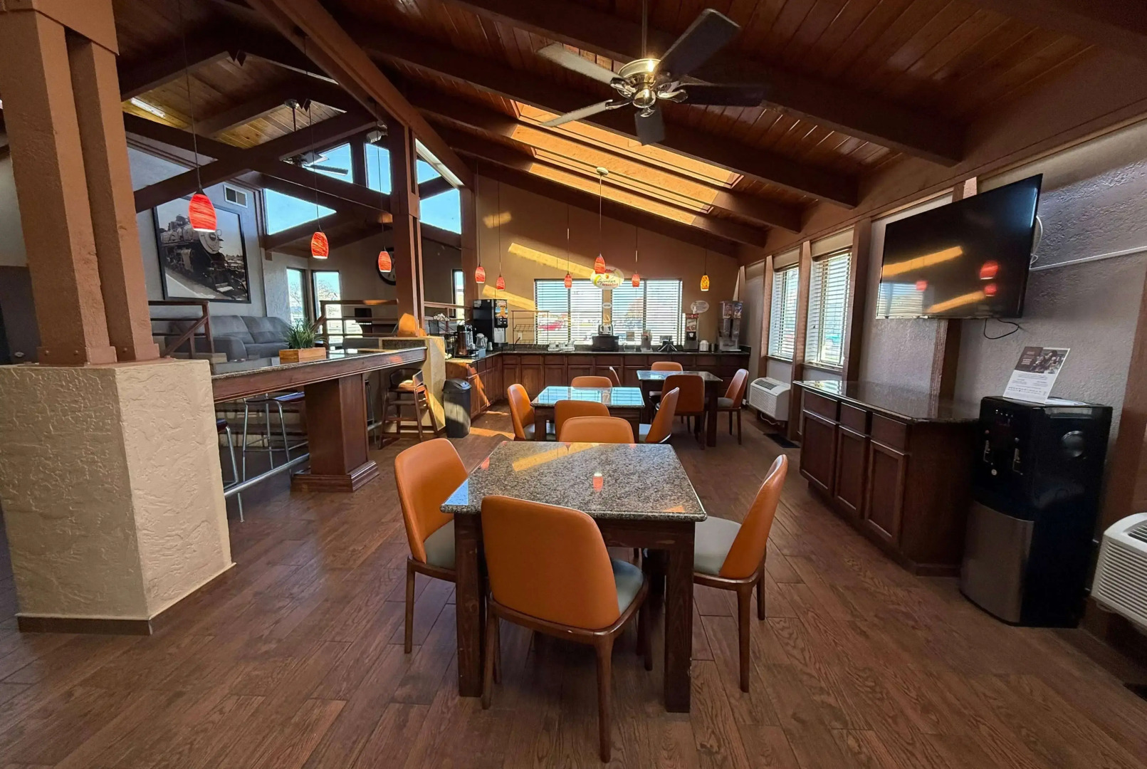 Super 8 by Wyndham Hutchinson