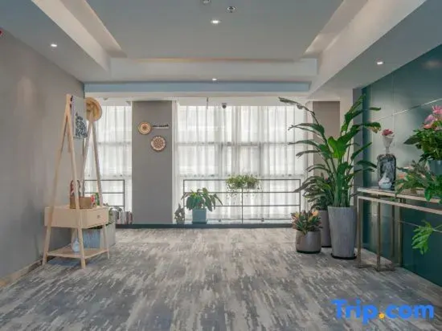 EZZI Hotel (Nantong Haohe Scenic Area Haierxiang Subway Station)