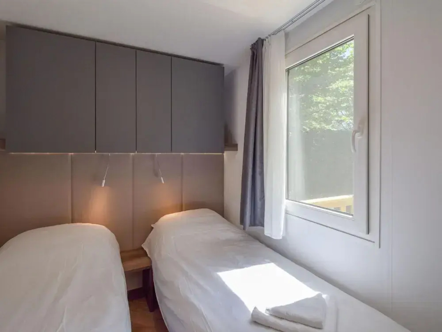 Cottage in Dordogne With Lake View and Pool