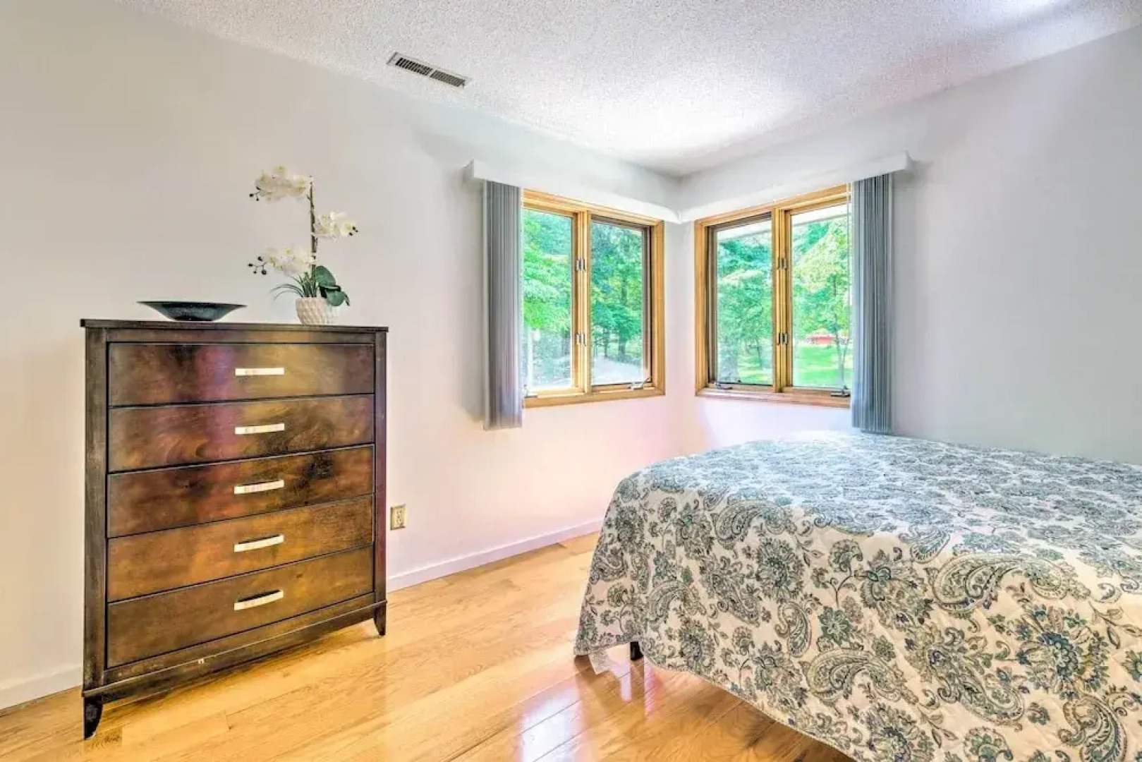 Quaint Lake Norman Home w/ Boat Dock + Grill!