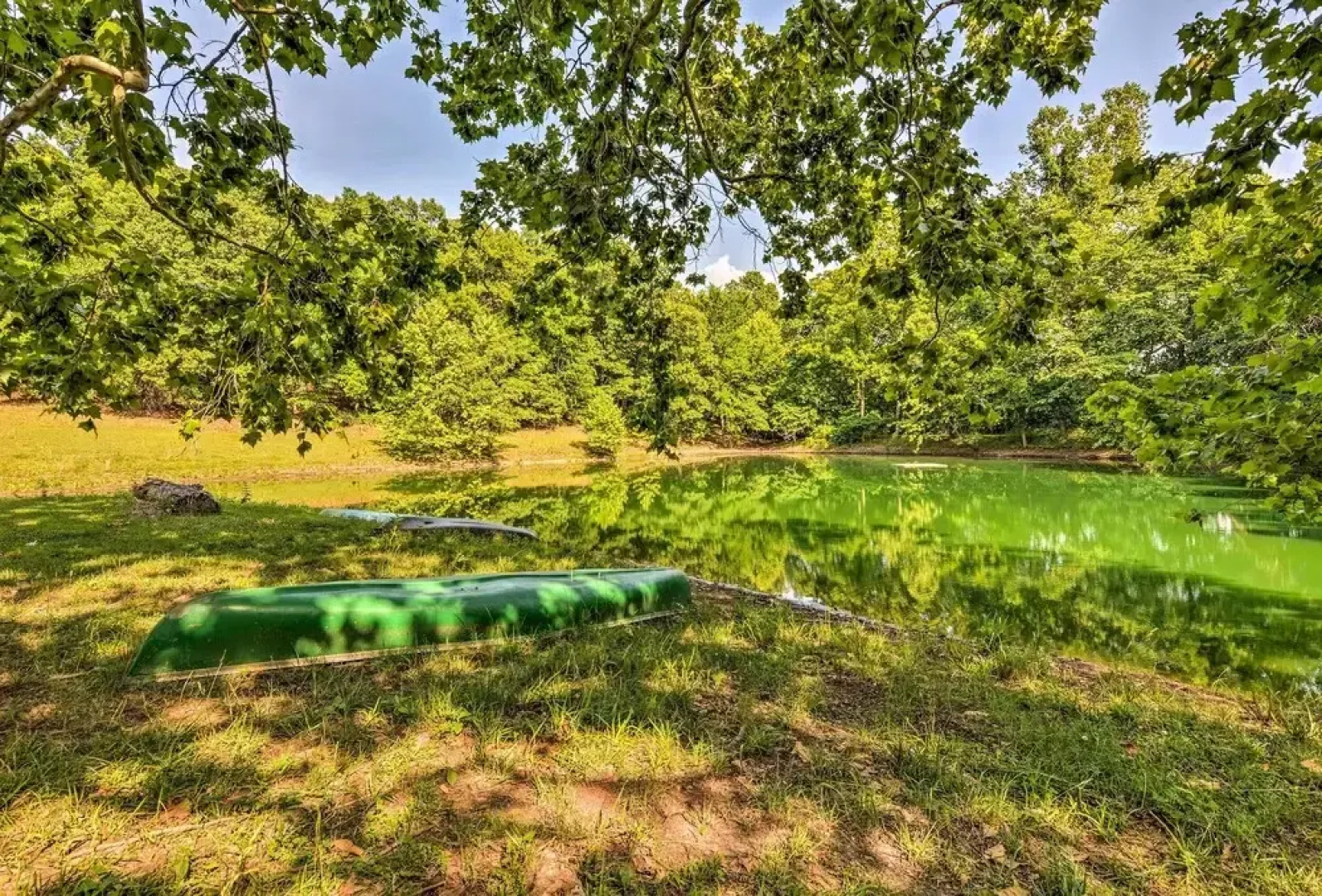 Spacious Log Cabin in Fairland, 1 Mi to Grand Lake