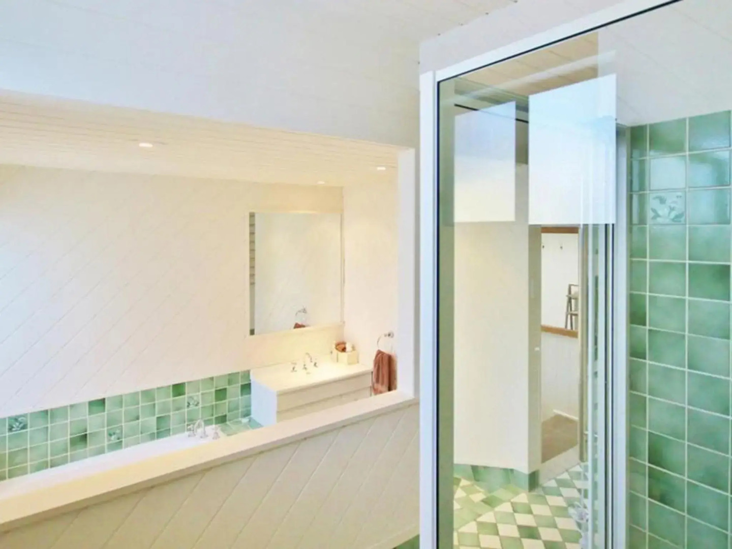 Bimbimbie at Hyams Beach 4pm Check Out Sundays