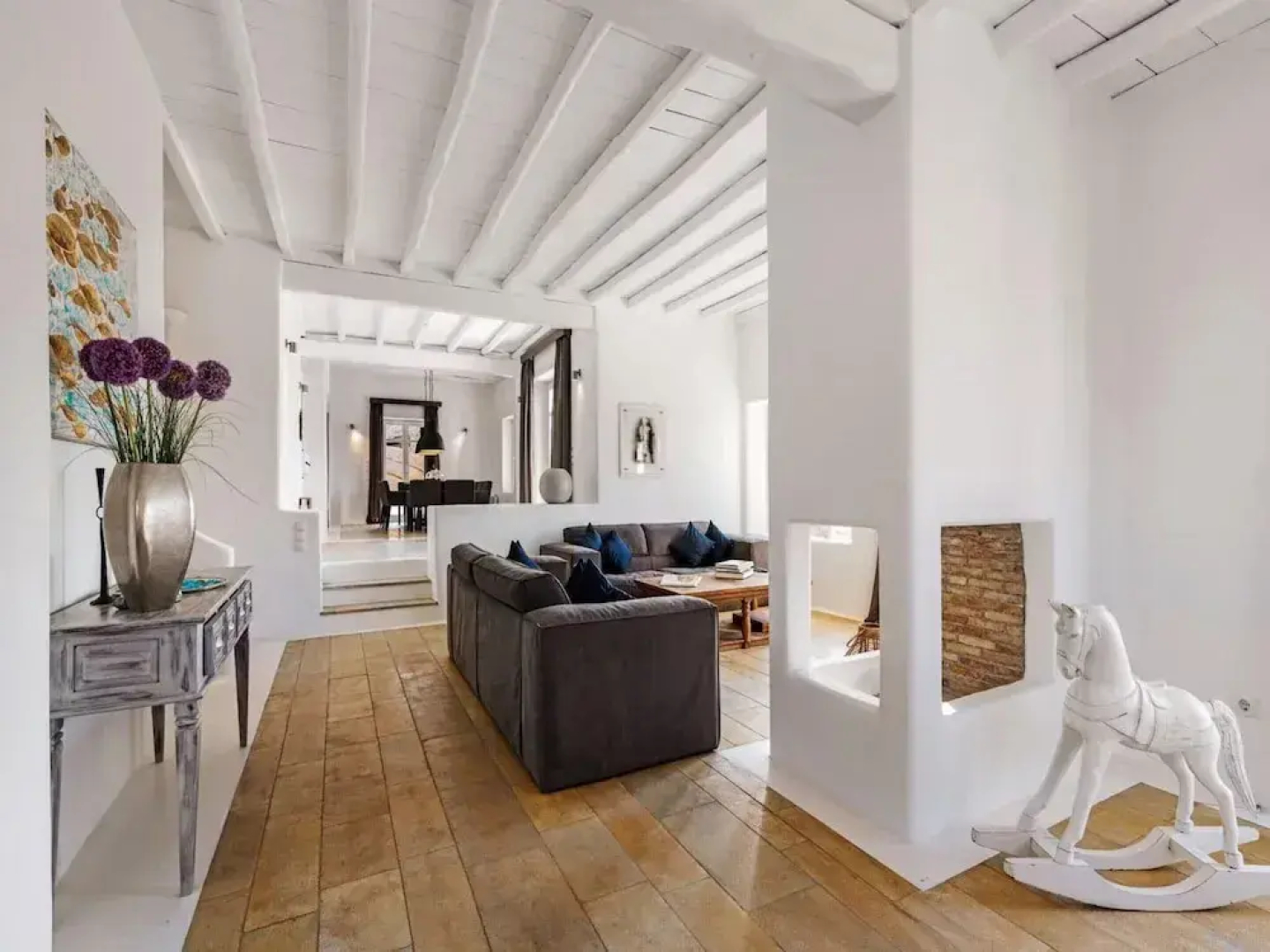 Stunning Villa Surrounded by Lush Greenery