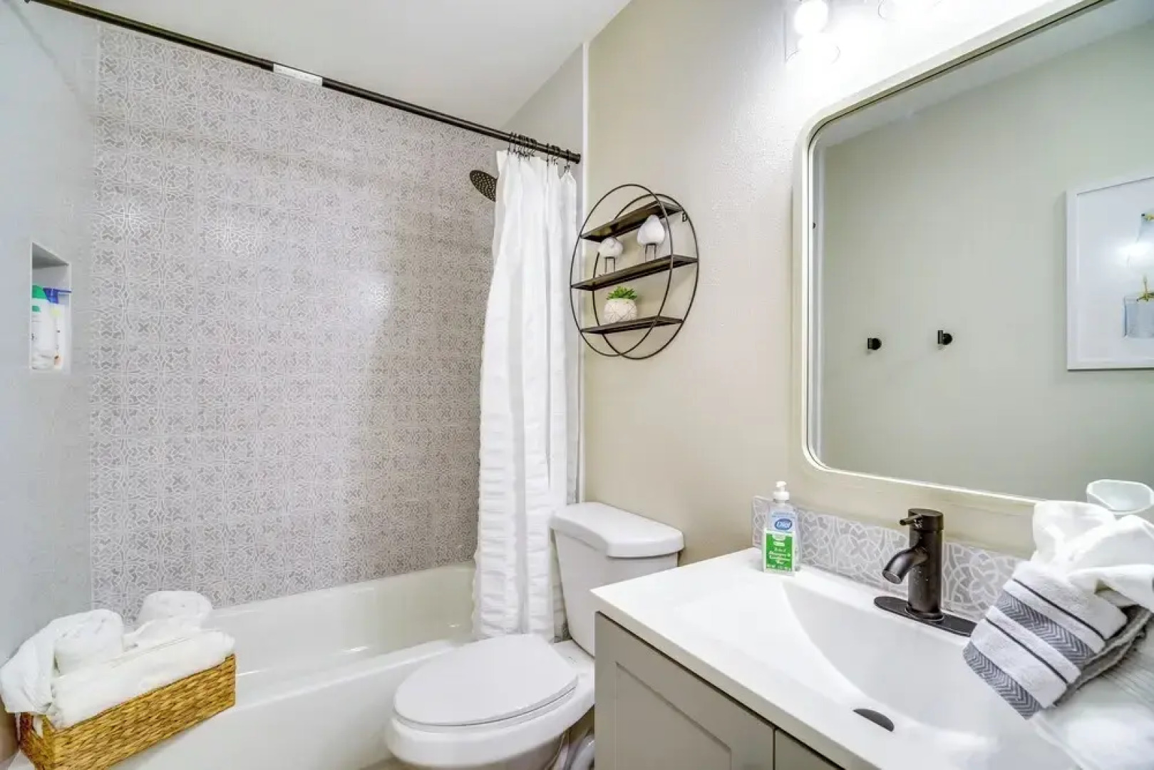 Sebastian Retreat w/ Screened Porch: 6 Mi to Beach