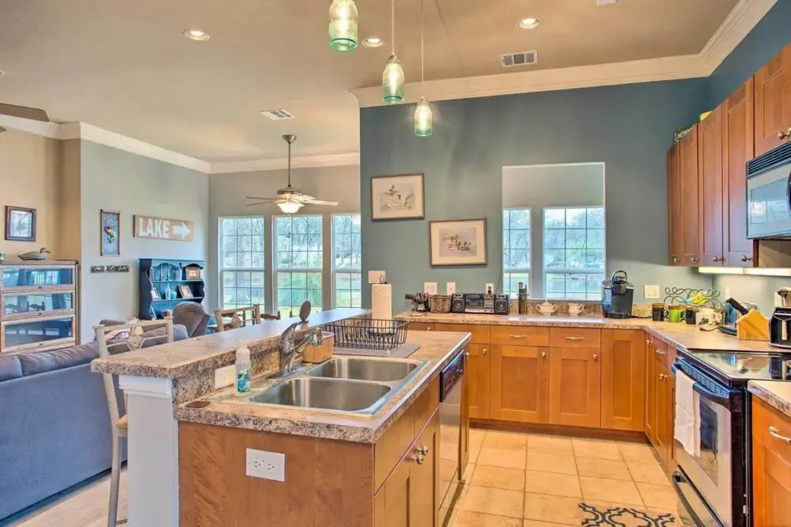 Cedar Creek Reservoir Home w/ Deck & Fire Pit!