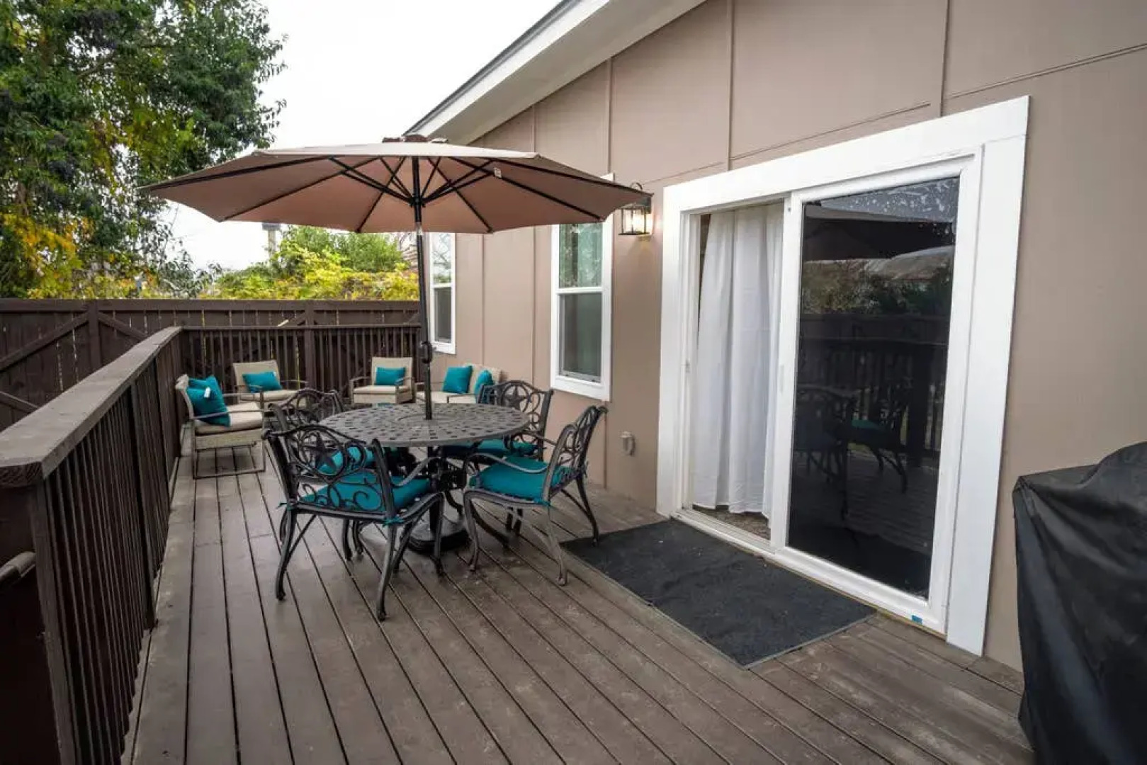 BRAND NEW Luxury Impressive House Near Downtown!