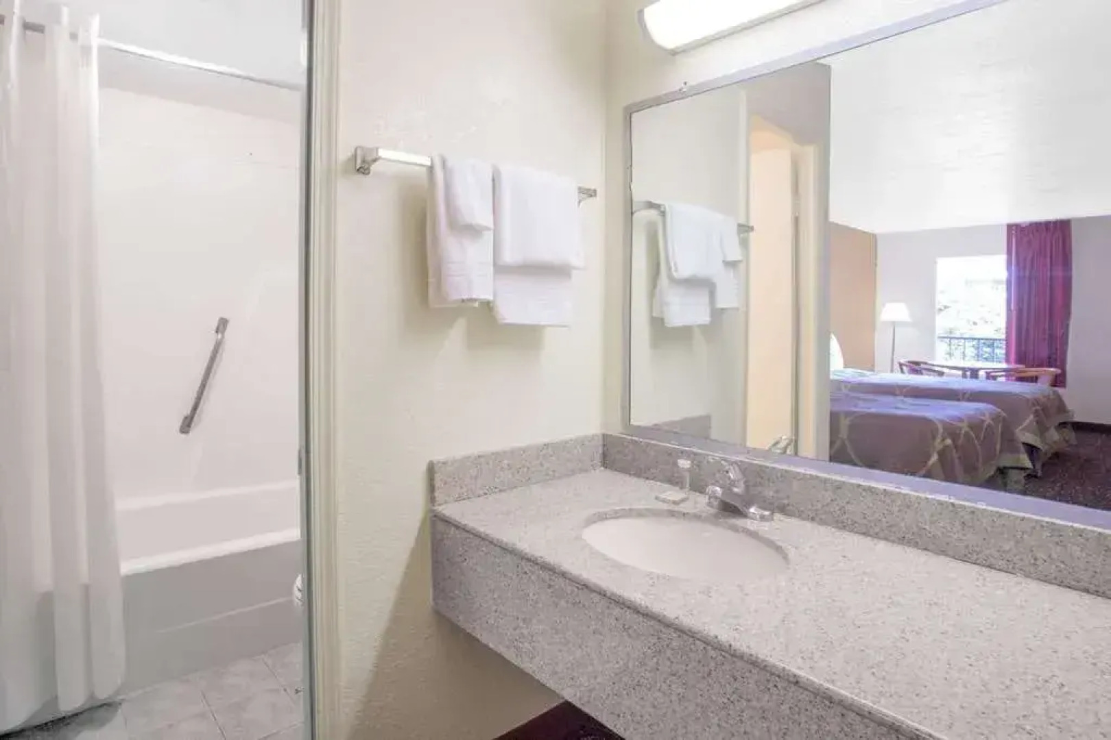 Super 8 Williamsburg Pottery