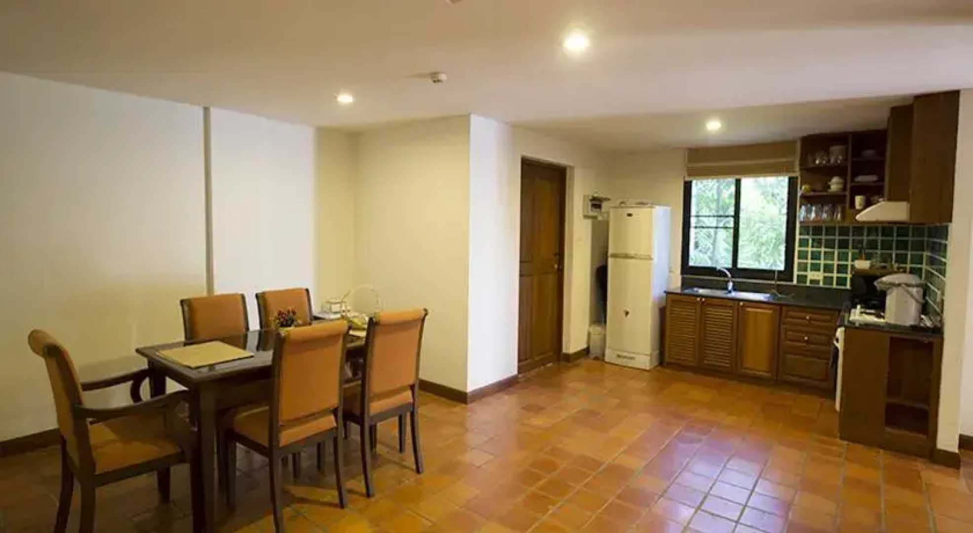 Lovely Nai Harn Apartment