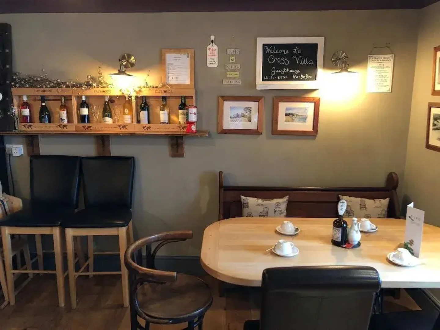 Crossvilla Guest House & Tea Room