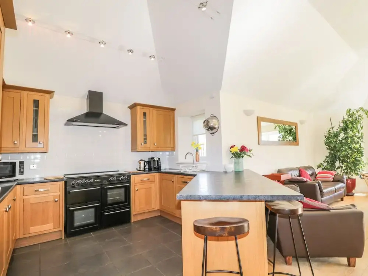 5 Williamston Steading