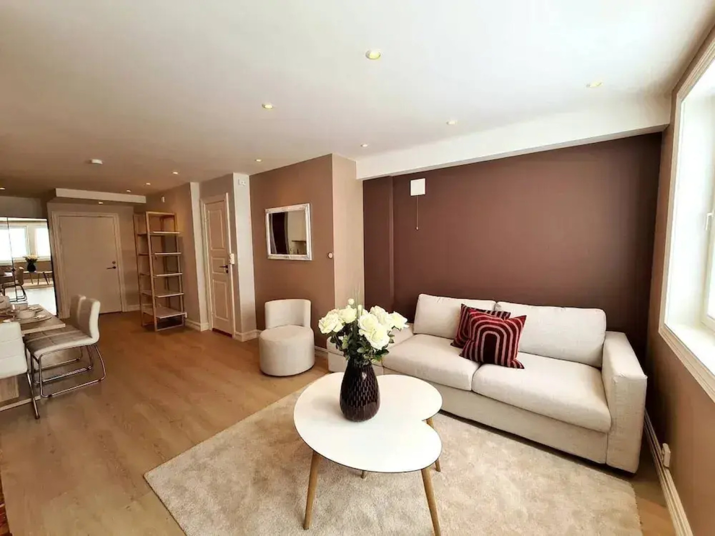 Bright And Modern Apartment Near Center, 85 M2, Fully Equipped, Free Parking