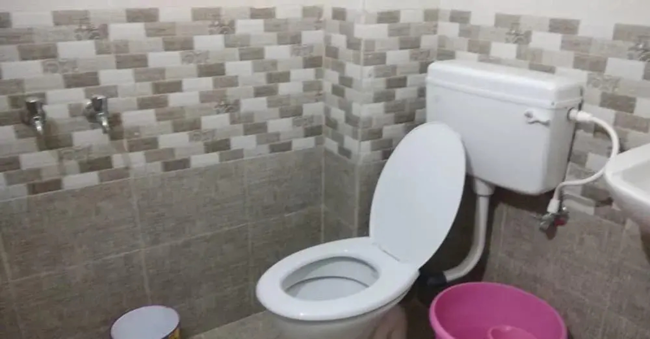 iROOMZ Subhadra Comforts