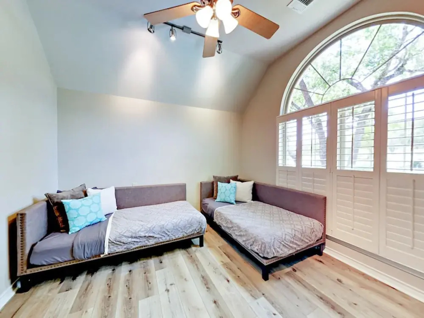 Dripping Springs Home 4 Bedrooms 2 Bathrooms Home