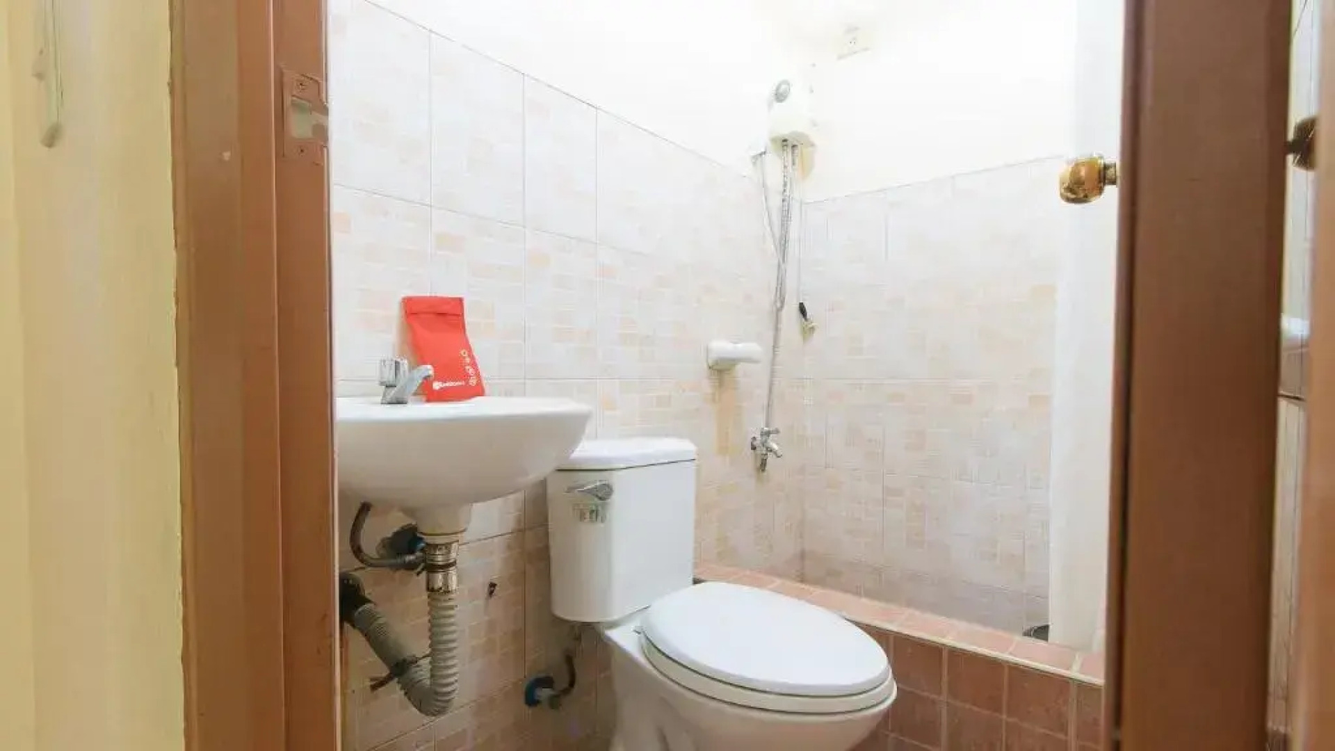 Reddoorz @ Golden Park Inn La Union